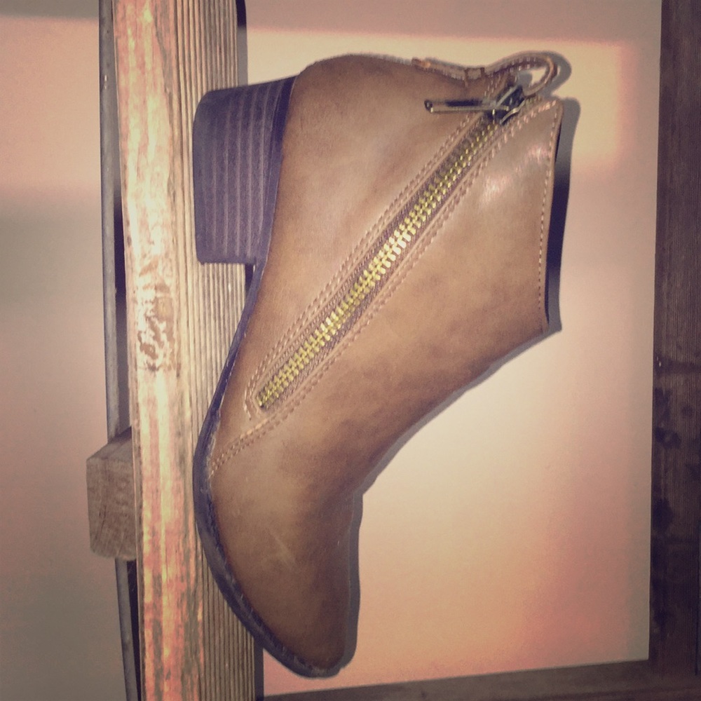Brown union bay short cut heels